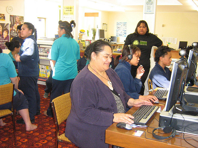 People’s Network. (2009). Busy library. Retrieved from https://www.flickr.com/photos/apnk/4112383147/ 